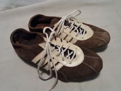 Vintage spikes for athletics - NEW. Size - EU - 39 UK - 6,5 US - 7 Material: suede. Weight - 3/4 lb. [ 350gr.] UNUSED. NOTE: All vintage items in my shop that are used have been restored according to the possibilities All defects are removed,except the normal signs of use over the years. Thank you and successful shopping. Chunky Shoes Aesthetic, Vintage Shoes Aesthetic, Army Surplus Jacket, Green Canvas Bag, Camouflage Uniform, Tiger Shoes, Boxing Shoes, Shoes Aesthetic, Army Camouflage