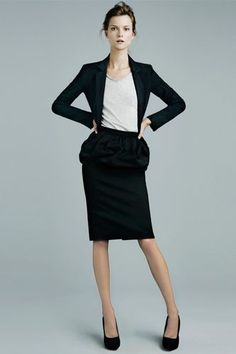 This is the classic look that most female lawyers go for Zara Poses, Female Lawyer Outfit, Zara Lookbook, Teaching Clothes, Zara Suit, Female Lawyer, Working Wardrobe, Zara Suits, Look Office