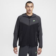 Crafted with stretchy, breathable material, the Nike Tech Woven Jacket offers you ease of movement and adjustable details. Bungee cords with cord locks create a custom fit at the hem and hood. Black Nike Tech, Tech Aesthetic, Bungee Cords, Man Weave, Woven Jacket, Nike Tech, Black Nike, Mens Outerwear, Green Jacket