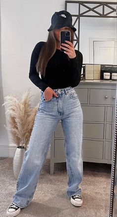 Trendy Church Outfit, Cute Church Outfits, Outfits Juvenil, Looks Jeans, Outfit Zara, Mom Jeans Outfit, Plain Outfits, Denim Ideas, Casual School Outfits