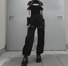 Combat Clothes Aesthetic, Everyday Techwear, Vigilante Outfit Female, Tactical Outfit Women, Arcane Clothes, Gothic Techwear, Soft Techwear