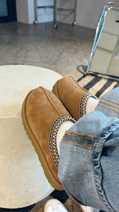 #uggs #ugg #uggseason #uggstyle #uggtasman #fall #fallshoes #tasmanslipper #vanillagirl #vanillagirlaesthetic #vanillagirloutfit Uggs Aesthetic, Fake Uggs, Model Streetwear, Uggs Ugg, Dream Items, Ootd Women, Ugg Style