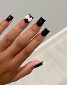 #nail #nailart #naildesign #blacknails #pinterest Emo Nail Ideas Short, Black Nails Short Square, Nails Basic, Stilleto Nails Designs, Girly Acrylic Nails