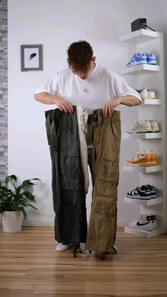 Cargo Outfit Ideas Men, Mens Cargo Pants Outfit Street Style, Cargo Style Outfit Ideas, Outfits Con Cargo Pants, Styling Cargo Pants, Cargo Pants Outfit Men, Men's Outfits By Pattern, Guys Fashion Casual, Mens Smart Casual Outfits