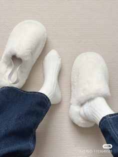 Cute Slippers Aesthetic, Slippers Aesthetic, Fluffy Shoes, Dr Shoes, Fluffy Slippers, Cute Slippers, Cute Pajamas