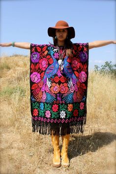 Mexico Fashion, Mexican Embroidery, Bohemian Hairstyles, Mode Boho, Mexican Dresses, Vintage Mexican