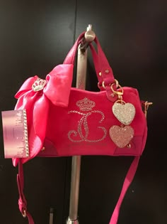 Rare 🦄Barbie pink 💕vintage velvet steffy bag ☁️with custom hot pink 💖satin bow 🎀and charms 👑💕 Pink Juicy Couture Bag, Girly Things Aesthetic, Y2k Handbag, Hot Pink Bag, Expensive Bag, Dream Bags, Juicy Couture Purse, Y2k Accessories, Girly Bags