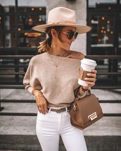 Gucci Belt Outfit, Tan Hat, Model Pose, Beige Outfit, Instagram Look, Outfits With Hats, White Pants, Mode Inspiration