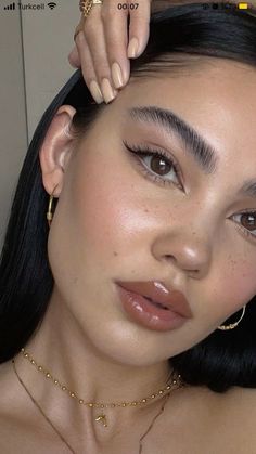 Make Up For Morenas, Make Up Aesthetic Morenas, Maquillaje Aesthetic Natural, Morena Makeup, Clean Make Up, Makeup Glowy, Witty Sayings, Light Makeup Looks