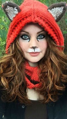 Fox makeup #halloween #makeup #fox #DIYCOSTUME Animal Costume Makeup, Costume Eye Makeup, Halloween Makeup For Women, Dorothy Costume Diy, Panda Makeup, Spirit Weeks, Last Minute Costume Ideas