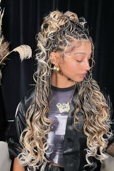 Bring a burst of sunshine to your style with these long honey blonde passion twist braids. This look is perfect for adding a fresh and radiant vibe to your hair. Box Braids Blonde, Passion Twist Braids, Braids Blonde, Unique Braids, Blonde Braids