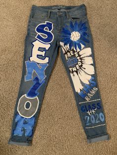 Customized Senior Jeans, Jean Senior Painting, Painted Jeans For School Spirit, Homecoming Spirit Day Outfit, Black Out Homecoming Week, Celeberty Day Spirit Week Ideas, Junior Jeans Painted, Senior 2023 Jeans