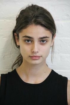 Supermodel Lifestyle, Natural Beauty Face, Models Without Makeup, Celebs Without Makeup, Black Hair Aesthetic, Subtle Makeup, Taylor Marie Hill, Bare Face