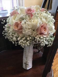 a bouquet of white and pink roses in a vase