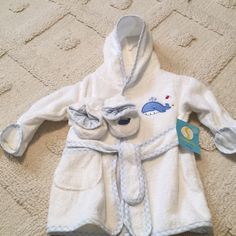 Nwt Spasilk Hooded Baby Robe 0-9m. This Adorable 100% Cotton Robe Is Perfect After Baby’s Bath. Comes With Matching Booties. Baby Robes, Baby Pajamas, After Baby, Pajama Robe, Kids Pajamas, White Blue, Kids Shop, Blue White, Pajamas