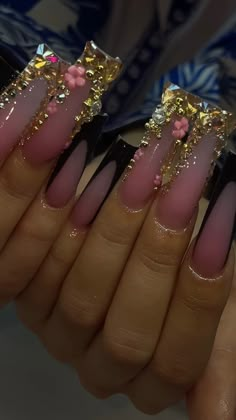 Birthday Nails Long Bling, Birthday Baddie Nails, Long Nail Inspo Baddie, Gold Diamond Nails, Birthday Nails Baddie, Long Bling Nails, Glam Birthday Nails, Baddie Birthday Nails, Blinged Out Nails