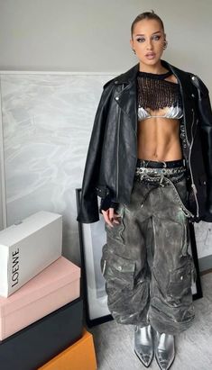 Rio Outfits, Outfit Ideas Streetwear, Techno Outfit, Winter Outfits Ideas, Streetwear Outfit Ideas, Look Festival, Outfit Ideas For Women, Rock In Rio, Berlin Fashion