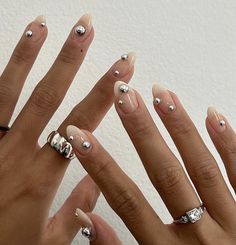 Wife Nails, Nail Design Glitter, Nails Collection, Minimal Nails, Exude Confidence, Mob Wife, Minimalist Nails, Fire Nails, Dream Nails