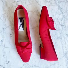 Vintage 1980s | Red Bow Pumps.  Short heel pumps. Slip on. Closed toe. Narrow square toe. Never worn, but without tags--no wear on sole or in shoe. The brand is "Mootsie Tootsie."  Vintage size 7 but please refer to measurements: 1.0625" heel, 10" insole. 1980s Shoes Women, 80s Shoes 1980s Style, 1980s Shoes, 1980's Style, 80s Shoes, 1980s Style, Low Heel Pumps, Short Heels, Bow Pumps