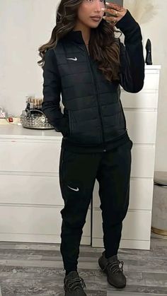 Jogging Outfit Running, Ootd Sport, Winter Running Outfit, Mode Tennis, Jogging Style, Jogging Outfit, Zara Drip, Comfy Outfits Winter, Outfit Zara