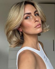 Short Blonde Bobs, Trending Haircuts, Short Blonde, Summer Hair Color, Short Bob Hairstyles, Blonde Highlights, Bobs Haircuts, Old Money