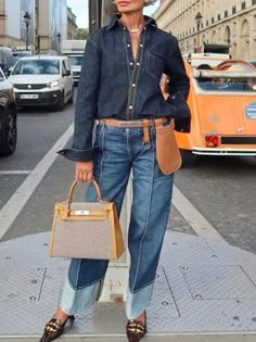 How To Style Baggy Jeans, Moda Over 40, Midlife Fashion, Denim Street Style, Look Zara, 60 Plus, Moda Denim, Smart Casual Style, Style Casual Chic