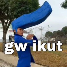 a man in blue is holding an umbrella over his head with the words gw i kut on it