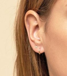 Helix Ideas, Piercings Simple, 2 Ear Piercings, Double Lobe Piercing, Second Piercings, Ear Peircings