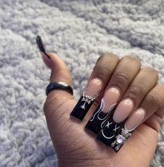 black girls acrylic nails Nails Pink Design, Pink Design Nails, Long Nails Black, Stiletto Nails Black, Nail Inspo Black, Acrylic Toe Nails, Grunge Nails, Glow Nails