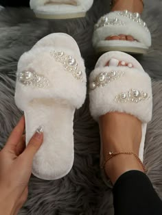 Beige Fashionable Collar Plain Bedroom Slippers Embellished Women Shoes Elegant Slippers For Women, Bride Slippers Getting Ready, Winter Slippers For Women, Pearl Home Decor, Pearl Wedding Decorations, Plain Bedroom, Pearl Slippers, Bridal Slippers, Elegant Wedding Shoes