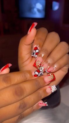 Short Baddy Nails, Nails Short Cute Design, Acrylic Nail Ideas Black Women, Nails With No Acrylic, To Nails Designs, Nail Ideas Junk Nails, Red Nail Sets Short, Freshman Nail Ideas, Short Nail Red Design