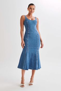 Panel Dress Design, Sophisticated Casual Outfits, Dress Minimal, Casual Midi Dress, Fashion Basics, Dkny Dress, Fashion Things, Denim Maxi Dress, Denim Midi Dress