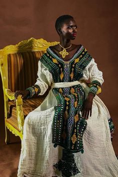 Some creative designers are now combining traditional African clothing with other materials to make unique designs. Thus, some hitherto traditional African clothes are becoming everyday wear. #AfricanStyle #AfricanTraditional #AfricanClothing #AfricanTribes #TraditionalClothing #AfricanCulture Ethiopian Wedding Dress, Eritrean Dress, Ethiopian Clothing, Ethiopian Traditional Dress, Ethiopian Dress, Habesha Kemis, African Royalty