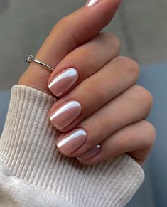 Chrome Simple Nails, Champagne Nails, White Chrome Nails, Chrome Nail Polish, Pink Chrome Nails, Chrome Nail Art, Chrome Nails Designs, Green Nail Designs, Metallic Nails