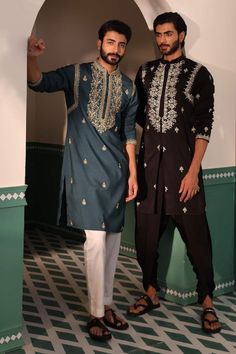 Hole Embroidery, Indian Wedding Clothes For Men, Silk Kurta Set, Boys Kurta Design, Wedding Kurta For Men, While Loop, Black Kurta, Gents Kurta Design