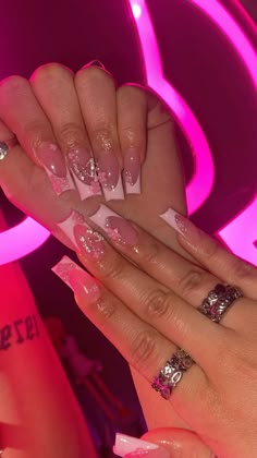 Short Butterfly Nails Acrylics, Birthday Nails Flowers, Birthday Nails With Gems, Baby Pink Birthday Nails, Rose Gold Pink Nails, Birthday Nails Butterfly, Long Nails With Butterflies, Short Nails Butterfly, Pink Quinceanera Nails Medium