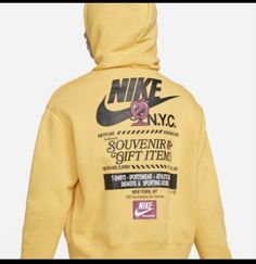 Nike Fleece Activewear For Streetwear, Nike Activewear With Drawstring Hood For Gym, Nike Hoodie For Sports Season, Nike Gym Hoodie, Nike Crew Neck Hoodie For Gym, Nike Athleisure Activewear With Drawstring Hood, Nike Sporty Hooded Sweatshirt, Nike Hooded Hoodie For Sports Season, Nike Hoodie With Adjustable Hood For Gym