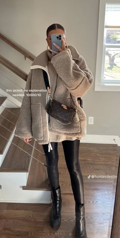 Fleece Jacket Outfit, Nyc Fashion Winter, New York Winter Outfit, Nyc Winter Outfits, Winter Mode Outfits, Outfits Nyc, Outfits New York, Winter Coat Outfits, New York Outfits