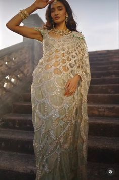 Georgette Saree Party Wear, Wedding Guest Fits, Blouse Neck Patterns, Indian Wedding Guest, Heavy Lehenga, Neck Patterns, Fashion Show Dresses, Saree Party Wear