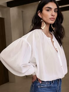 West Oversized Cotton-Silk Shirt | Banana Republic Sheer Long Sleeve Top, Polished Casual, Flowy Shirt, Weekly Outfits, Flowy Blouse, Silk Shirt, Silk Top, Cotton Silk, Cream White