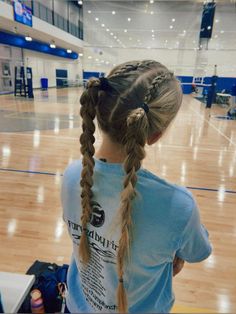 Volleyball hair style Sporty Hairstyles Volleyball, Quick Basketball Hairstyles, Volleyball Hairstyles For Medium Length Hair, Cute Volleyball Tournament Hairstyles, Cute Hairstyles Basketball, Up Hairstyles Sports, Best Volleyball Hairstyles, Braided Hairstyles For Soccer, Cute Hairstyles For Trampoline Park