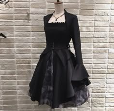 Goth Romantic Aesthetic, Dark Coquette Dress, Goth Ball Gown, Vampirecore Outfits, Cute Gothic Outfits, Goth Dresses, Goth Dress, Prom Outfits, Dr Closet