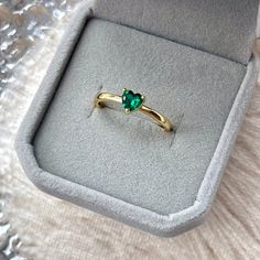 Dainty heart emerald solitaire minimalist gold open ring. Super delicate cuteness, creative romantic heart shaped green emerald gemstone, looks exquisite and elegant. Handmade of top quality 14K gold plated, beautiful color last years. Open and adjustable band, easy to wear and stacking. Stylish and a must-have to elevate your vibes! 💎 Features: ♥ Handcrafted ♥ Material: Finest 14K Gold plated brass ♥ Main stone: Emerald green zirconia ♥ Open adjustable band, fits US size 4-10 💎 Details: ♥ App Wedding Ring Cuts, Green Gold Ring, Handwritten Gifts, Romantic Rings, Fashion Vibes, Romantic Heart, Green Stone Rings, Afghan Clothes, Band Fits