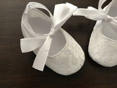 These pre-walking, soft sole baby girl white christening shoes and baby girl baptism shoes are light and comfortable. They are made with beautiful lace in your choice of French Ivory, French White or White color. The satin ribbon completes the vintage design. They are perfect for baby baptism shoes, flower girl shoes, christening shoes, birthday shoes, and baby photo prop shoes.Available Sizes:US Size 1 (Length: 3.75 Inches, Recommended Size: 0-3 Months)US Size 2 (Length: 4.25 Inches, Recommende Lace Romper Baby, Birthday Shoes, Christening Shoes, Rosette Headband, Flower Girl Shoes