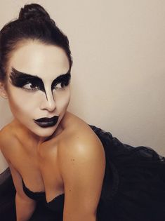 Black Swan Halloween Costume Bat Costume Women's Diy, Black Swan Costume Diy, Swan Costume Diy, Black Swan Halloween Costume, Swan Halloween Costume, Black Swan Halloween, Swan Halloween, Swan Costume, Easy Diy Halloween Costumes