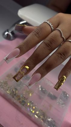 NYC NAIL TECH|Bryanna on Instagram: "JULY AVAILABILITY IS OPEN TO BOOK   Link in bio to book 💕  Follow @nailzby_nana for more 💝  -  -  -  -  -   #viralnails #viralnailtech #nailreels #contentcreator #contentideas #newreels #explore #explorepage #nycnailtech #nailsnailsnails #nailinspoforgirls #nycnailtech #manhattannailtech #bxnailtech #bronxnailtech #nailsnailsnails #tampanailtech #floridanailtech #nailtutorials #socialmarketing #toetech #frenchpedicure #pigmentedombre #ombre #gelmanicure #russianmanicure" Nail Inspo For Nyc, Gold And Pink Nails, Nail Tech Instagram, Marble Acrylic Nails, Nyc Nails, French Tip Acrylic Nails