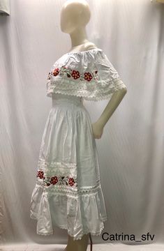 Beautiful hand-embroidered blanket dress with 100% handmade silk thread MEXICAN DRESS, long Mexican dress, handmade dress, embroidered dress, typical dress, regional dress, the perfect dress for a Mexican party or any other event The dress is unitalla fits either small-medium-sized - large - extra large-4 sizes in one Traditional Oaxaca Dress, Mexican Peasant Dress, Michoacan Dress, Traditional Mexican Dress For Women, Traditional Ruffle Dress For Fiesta, Mexican Dresses Modern, Natlan Oc, White Mexican Dress, Traditional Mexican Clothing