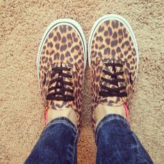 I've always wanted a pair of these  !! I'm obsessssssssed with cheetah print <3 Tennis Shoes Outfit Work, Animal Print Party, Wild Leopard, Tennis Shoes Outfit, Sperry Sneaker, Shoe Obsession, Walk On, Vans Shoes