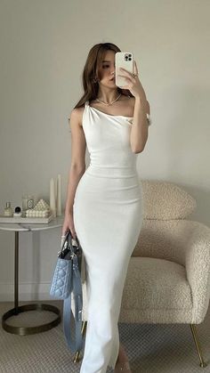 Slim White Dress, White Dress Classy, The Old Money Aesthetic, White Dress Outfit, Elegant White Dress, Body Con Dress Outfit, Fest Outfits, Mode Zara