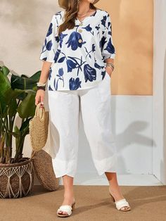 Mulheres Plus Size Conjunto de Camisa Floral e Calça Capri Branco Boho    Floral,Plantas,Estampa total  Não elástico  Women Plus Clothing, size features are:Bust: ,Length: ,Sleeve Length: Pantalon Capri Mujer Outfit, Plus Size White Pants, Pants For Plus Size Women, Office Attire Women, Plus Size Summer Casual, Elastic Jeans, White Jeans Outfit, Tunic Designs, Women Blouses Fashion